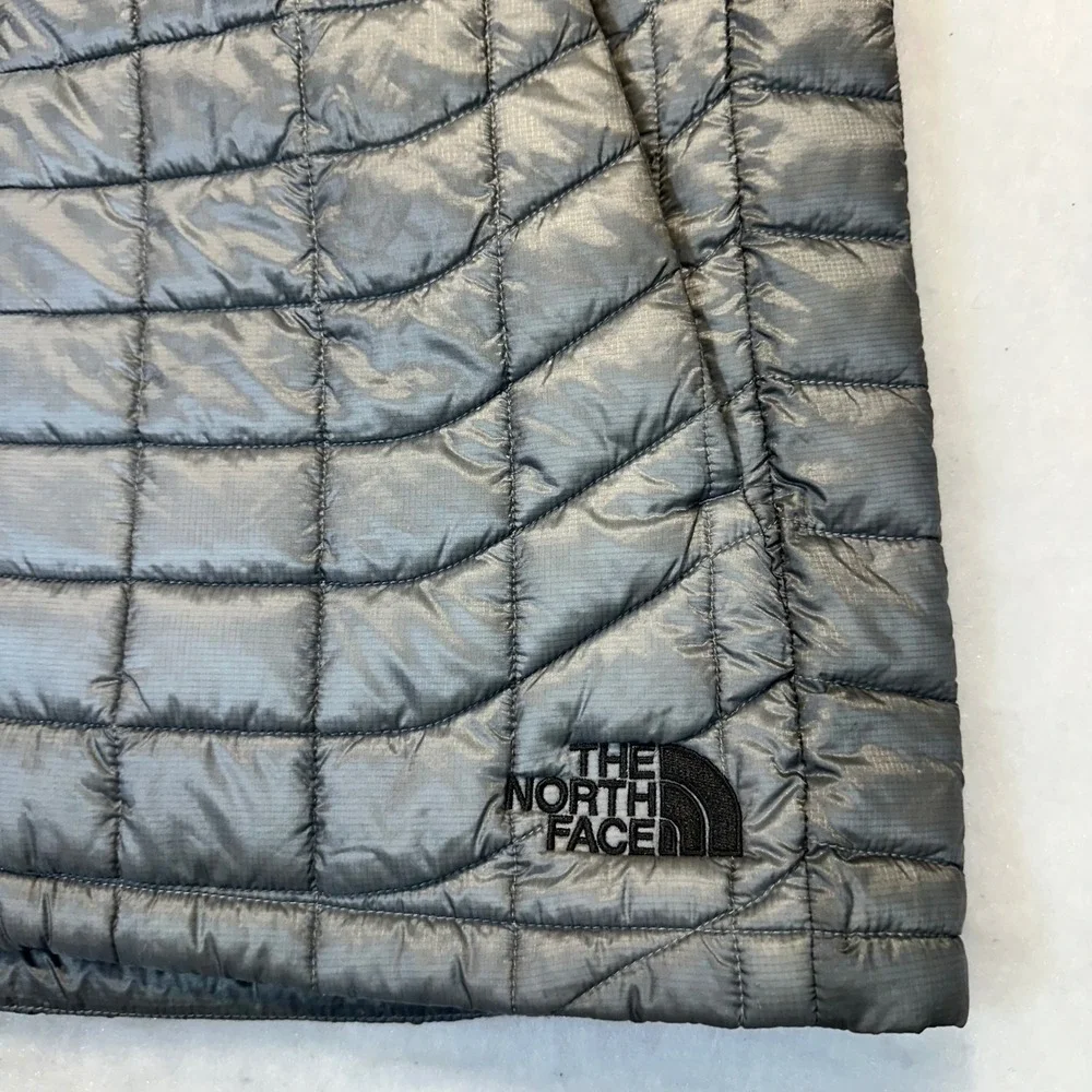 The North Face Thermoball Eco Vest Mens M Silver Puffer‎ Quilted NF0A3LHD